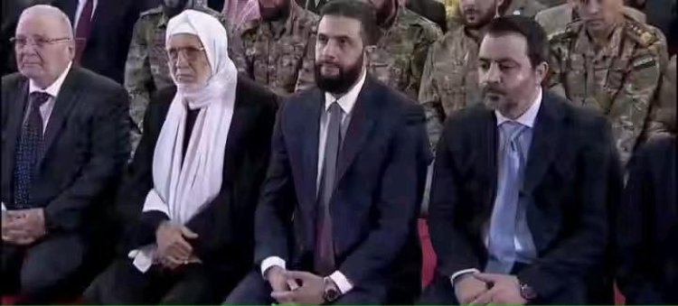 السيد الرئيس أحمد الشرع يؤدي صلاة عيد الفطر المبارك في مصلى قصر الشعب بدمشق