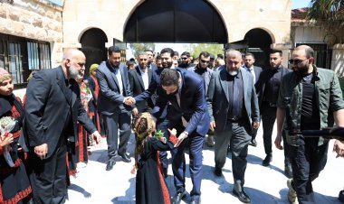 الرئيس السوري أحمد الشرع يلتقي بوفد هيئة الإصلاح في درعا خلال زيارته إلى المحافظة