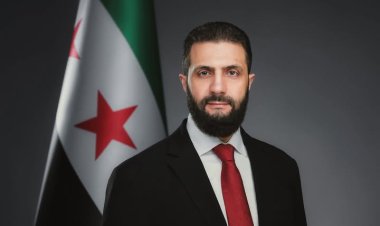 رئاسة الجمهورية العربية السورية تعتمد الصورة الرسمية لرئيس الجمهورية أحمد الشرع.