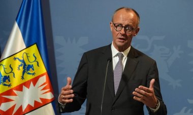 دعوة رسمية من برلين: المستشار الألماني ميرتس يدعو الرئيس السوري أحمد الشرع لزيارة ألمانيا لبحث ملف ترحيل اللاجئين المدانين