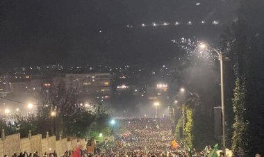 سيل بشري مغادر لساحة الأمويين  اثر الغاء فعالية ذكرى التحرير بسبب الأعداد الهائلة  من الحضور