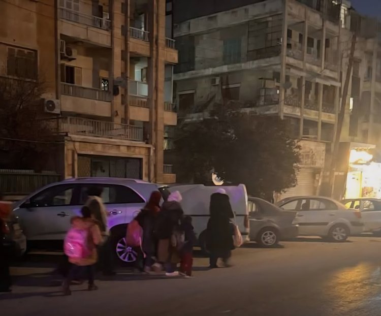 عاجل : نزوح بعض الأهالي جراء الاشتباكات من جهة دواري الليرمون وشيحان بمدينة حلب