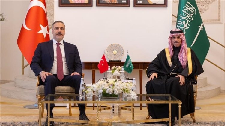 فيدان وبن فرحان يبحثان هاتفياً تطورات الأوضاع في سوريا