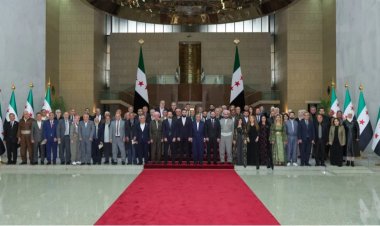 الرئيس أحمد الشرع يستقبل وفداً من السوريين الكرد بمناسبة عيد الفطر والنوروز