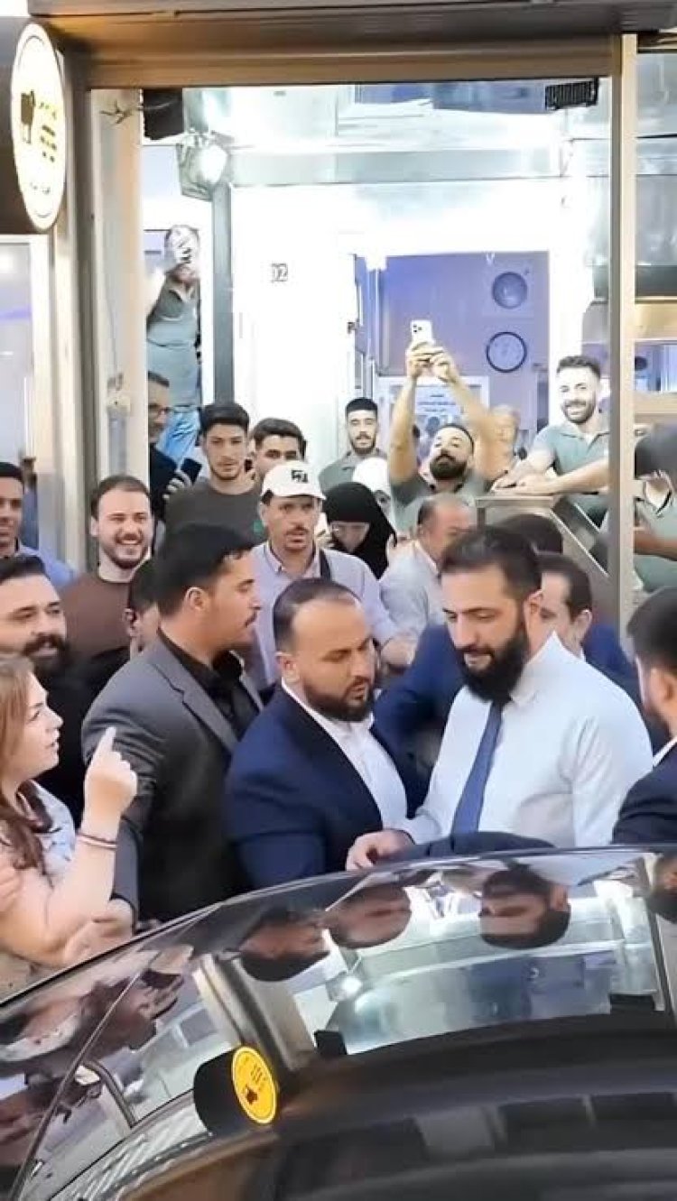 الرئيس أحمد الشرع يتجول في أحياء دمشق برفقة أسعد الشيباني