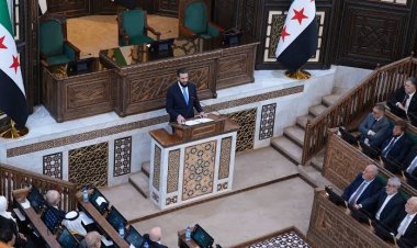 أعضاء مجلس الشعب السوري يؤدون القسم أمام الرئيس أحمد الشرع