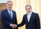 بزشكيان يستقبل لافروف في طهران عقب زيارة وزير الخارجية الإيراني إلى البحرين